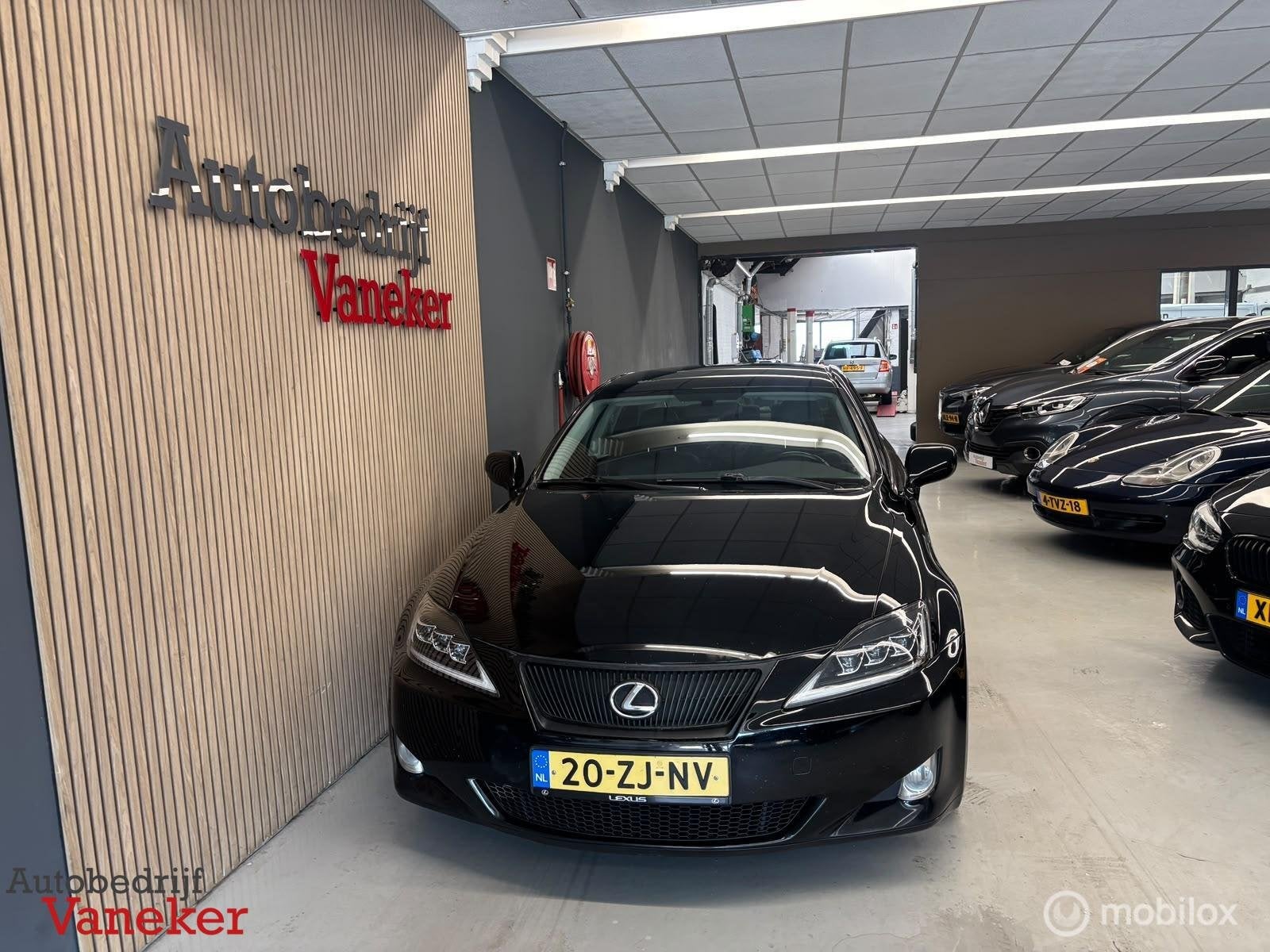 Lexus IS 250 Business|2.5 V6 Handbak|Leder|CarPlay|Xenon|NAP, Auto's, Achterwielaandrijving, Gebruikt, Zwart, Bedrijf