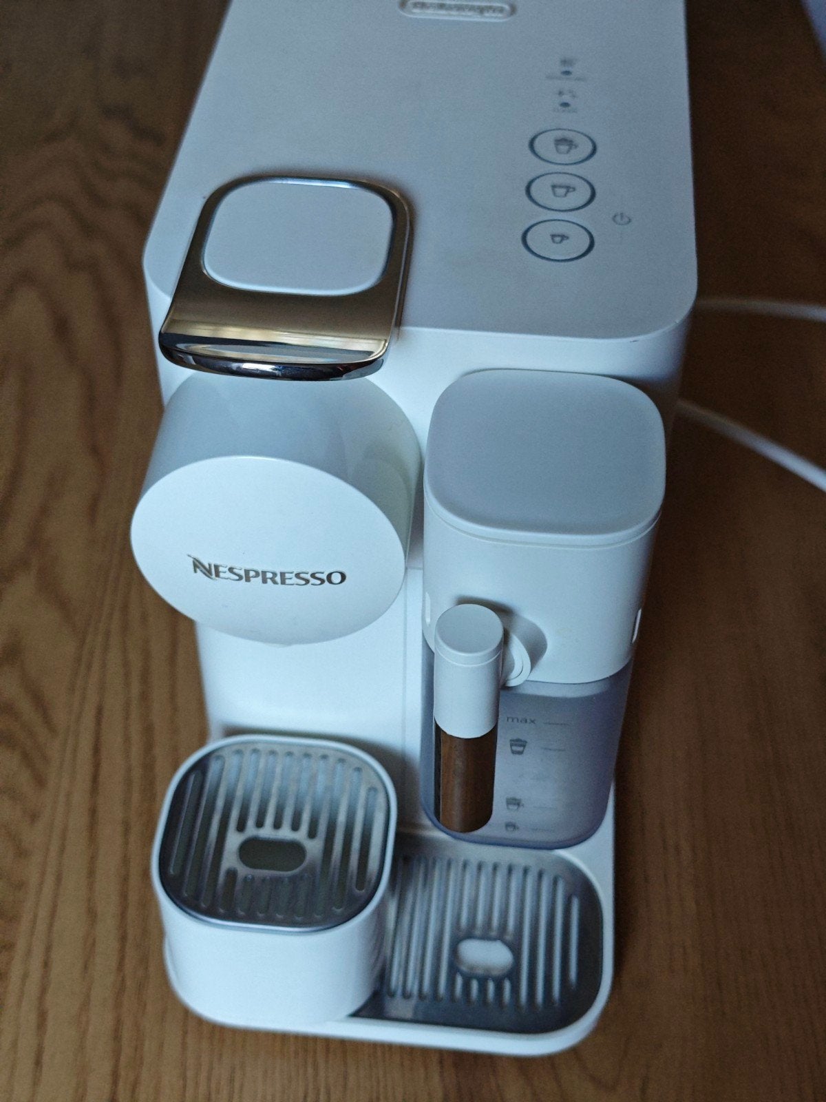 Nespresso De'Longhi Lattissima One wit – werkt perfect, Witgoed en Apparatuur, Koffiezetapparaten, Ophalen, Koffiemachine