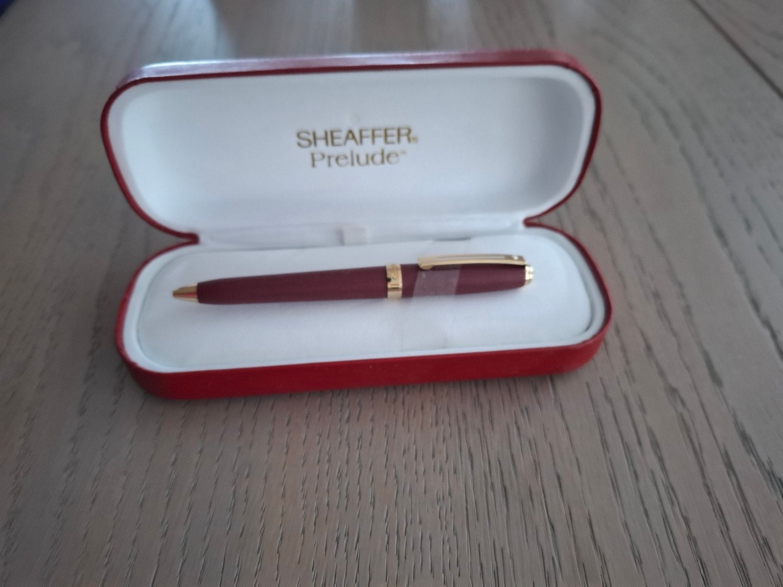 Sheaffer Prelude Balpen - Bordeauxrood met Gouden Details, Verzamelen, Sheaffer, Balpen, Met doosje, Ophalen of Verzenden