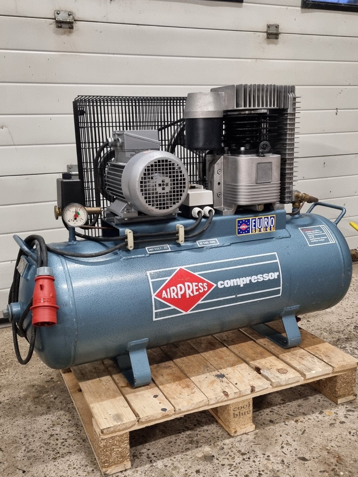 Airpress compressor, Doe-het-zelf en Verbouw, Compressors, Gebruikt, Mobiel, 10 bar of meer, 100 liter of meer