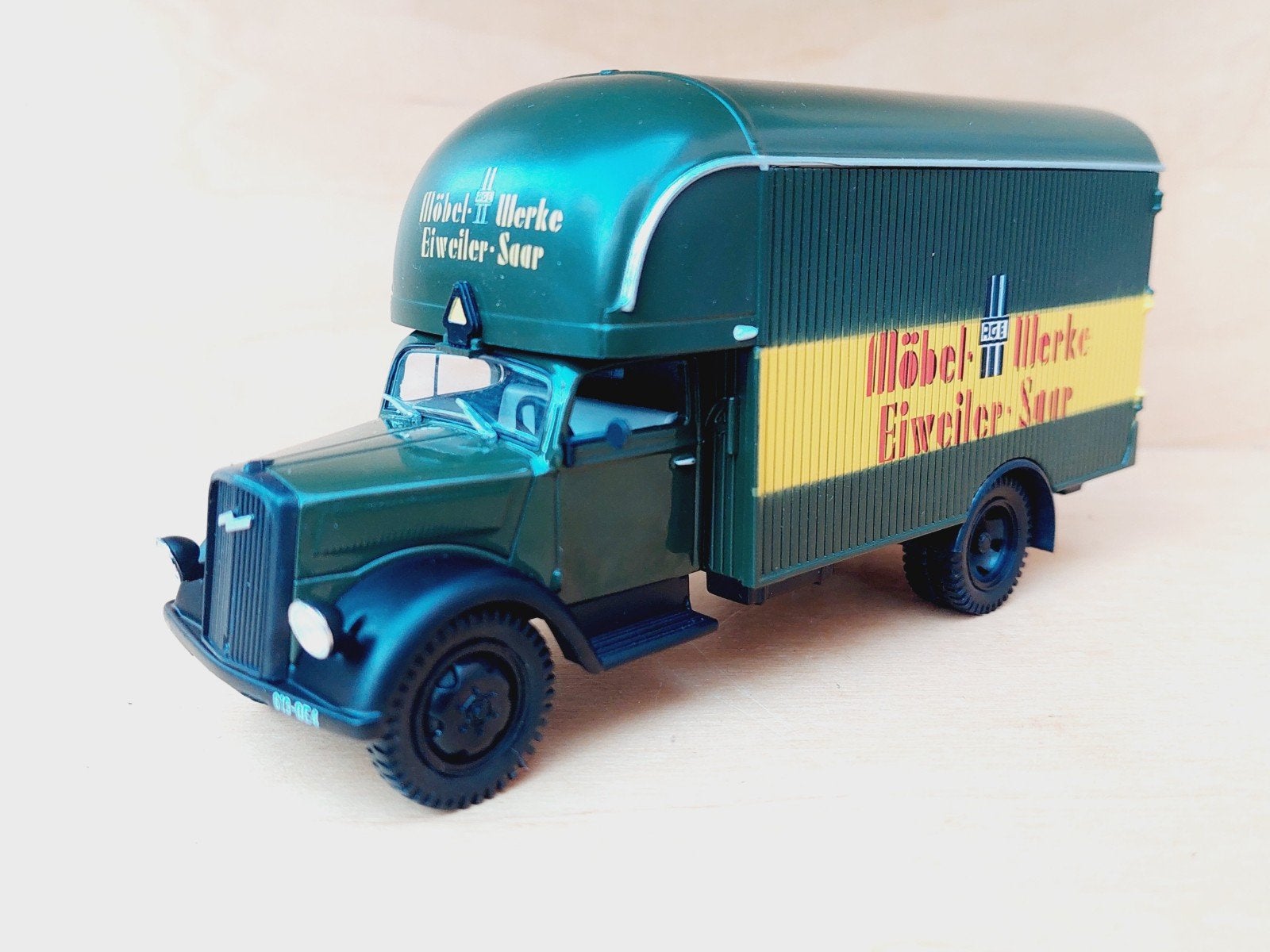 Opel Blitz Verhuiswagen 1:43, Ophalen of Verzenden, Nieuw, Bus of Vrachtwagen, Overige merken