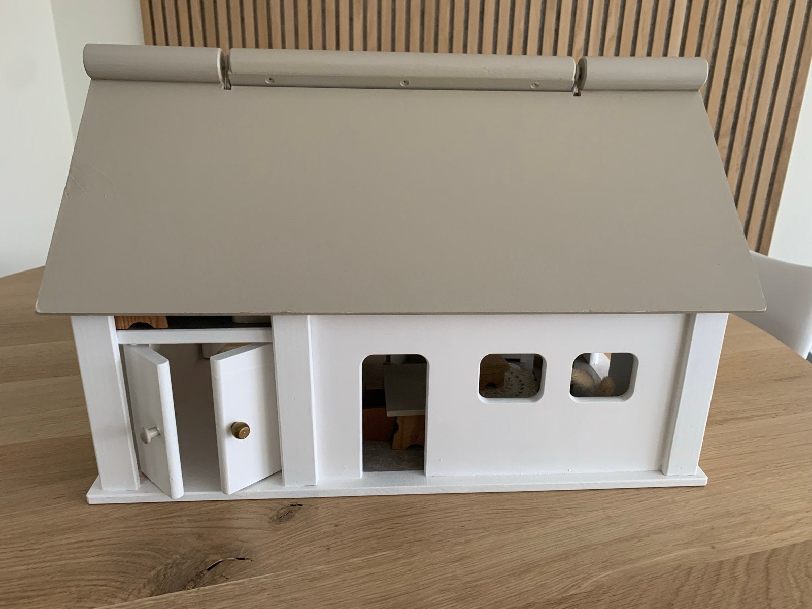 Gepimpt poppenhuis met meubeltjes, Ophalen, Gebruikt, Poppenhuis