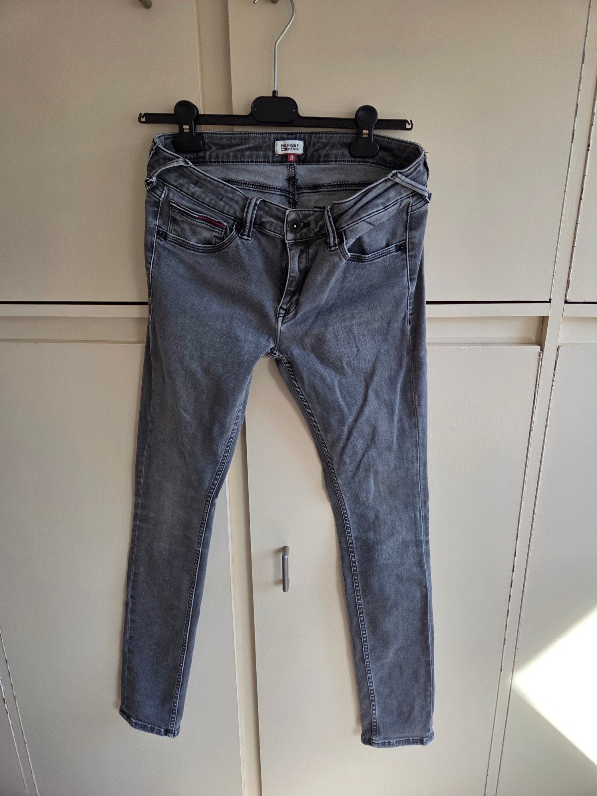 Tommy Hilfiger dames jeans maat 32/32, Ophalen of Verzenden, W30 - W32 (confectie 38/40), Grijs, Gedragen