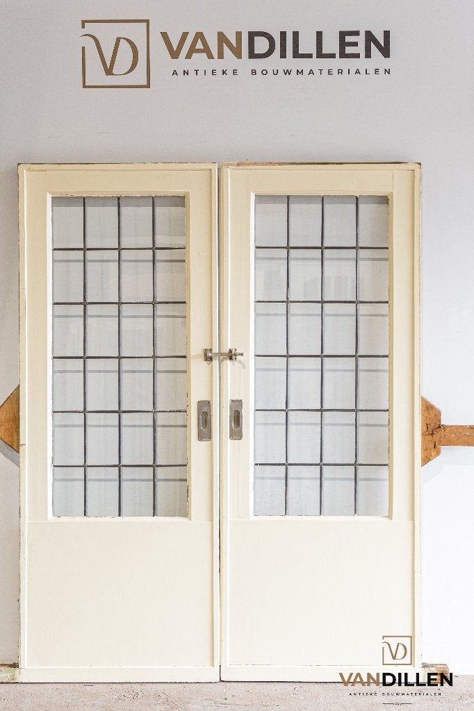 Antieke ensuite schuifdeuren met geblokt glas in lood blank