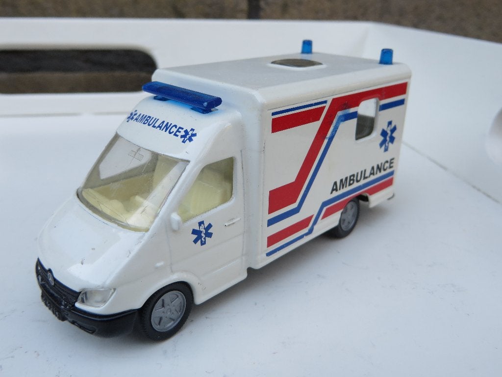 Siku Mercedes Benz Sprinter 3120 AMBULANCE, Ophalen of Verzenden, Gebruikt, Auto