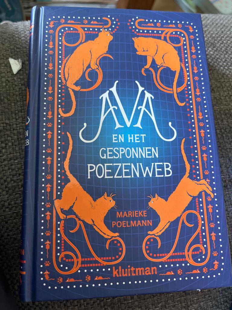 Marieke Poelmann - Ava en het gesponnen poezenweb, Ophalen of Verzenden, Zo goed als nieuw, Marieke Poelmann