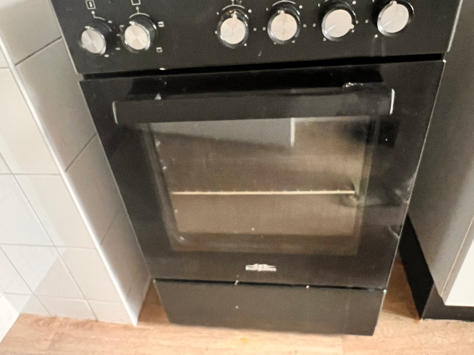 Elektrisch fornuis – 4 maanden oud, Witgoed en Apparatuur, Fornuizen, Ophalen, Minder dan 85 cm, Warmhoudplaat, 60 cm of meer