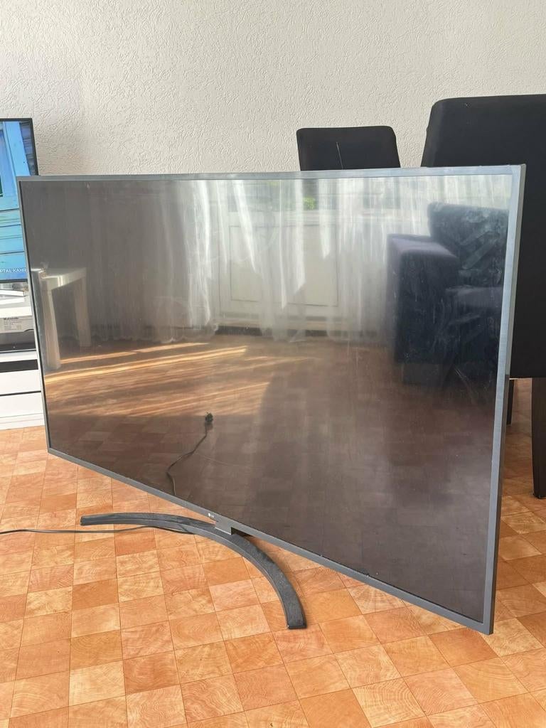 65" LG ULTRA HD 4K TV

 scherm is kapot., Ophalen, 100 cm of meer, 50 Hz, LG