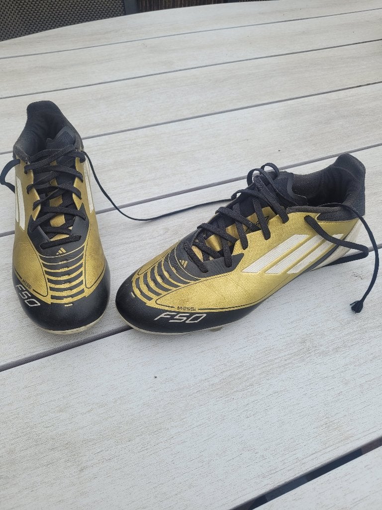 Voetbal schoen Adidas F50 Messi maat40.2/3, Sport en Fitness, Voetbal, Gebruikt, Maat XS of kleiner, Schoenen, Ophalen of Verzenden