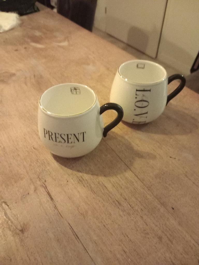 Riviera Maison a Hug in a Mug 2x, Keramiek, Ophalen of Verzenden, Zo goed als nieuw, Overige stijlen