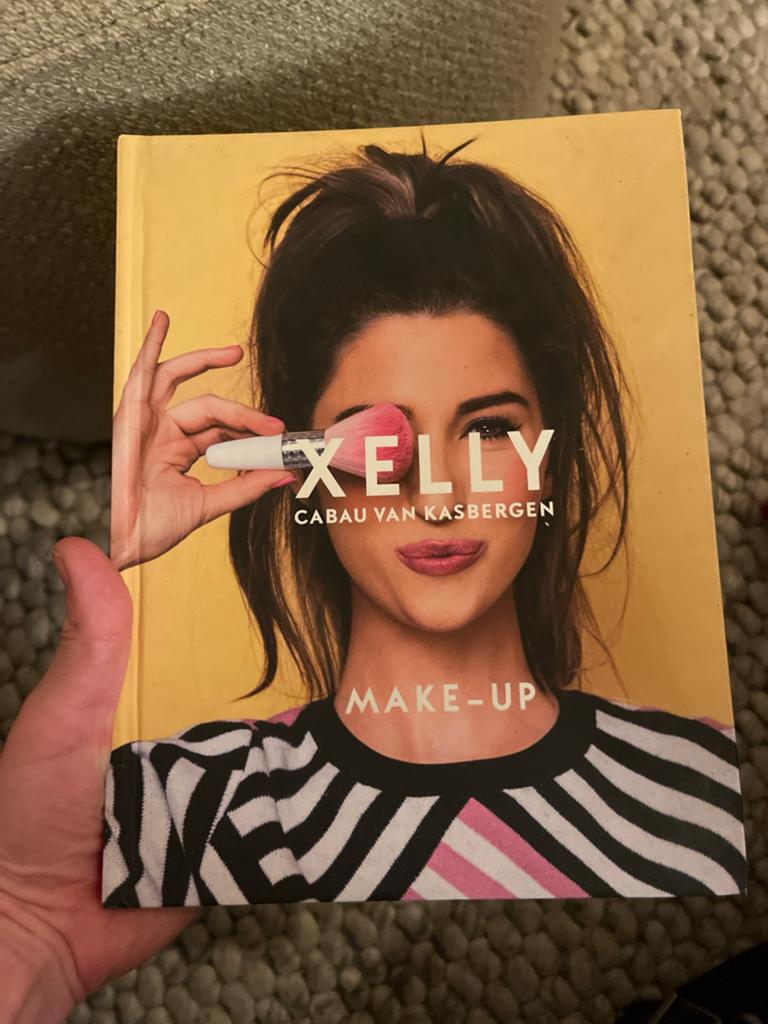 Xelly Cabau van Kasbergen Make-up Boek, Ophalen of Verzenden, Zo goed als nieuw, Nederland