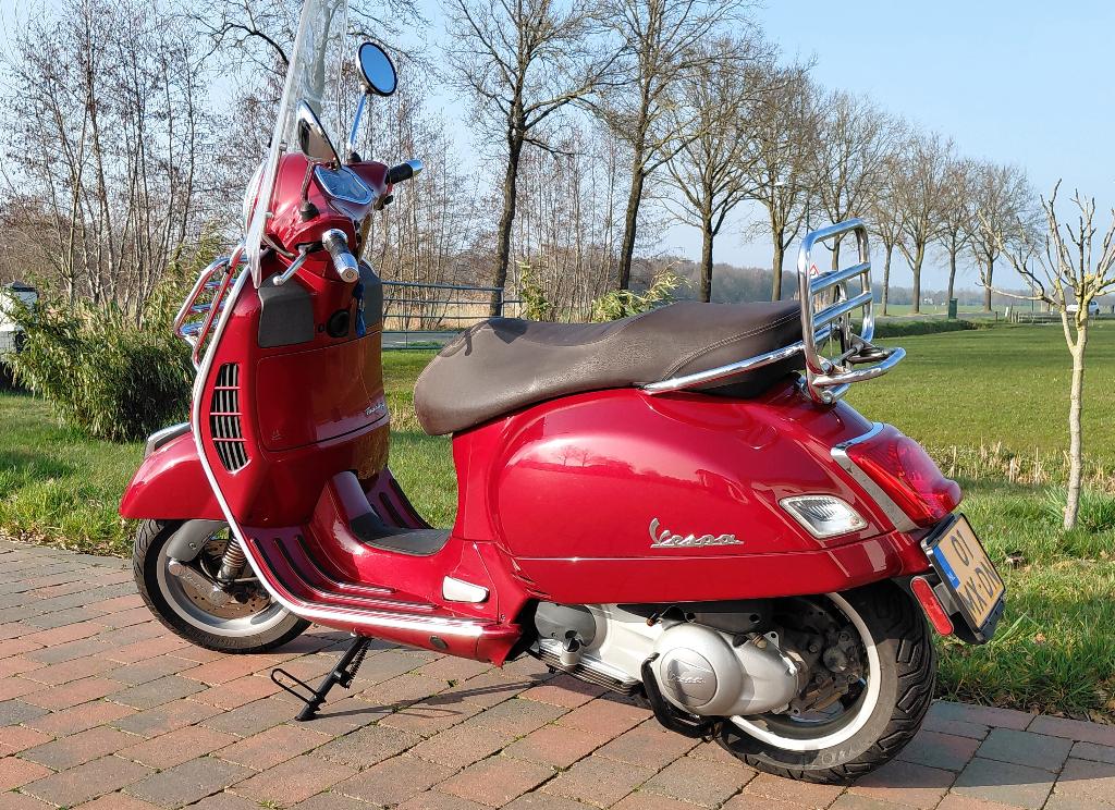Vespa GTS 300 ABS uit 2018, Motoren, Scooter, Particulier, Minimaal motorrijbewijs A2, Automaat
