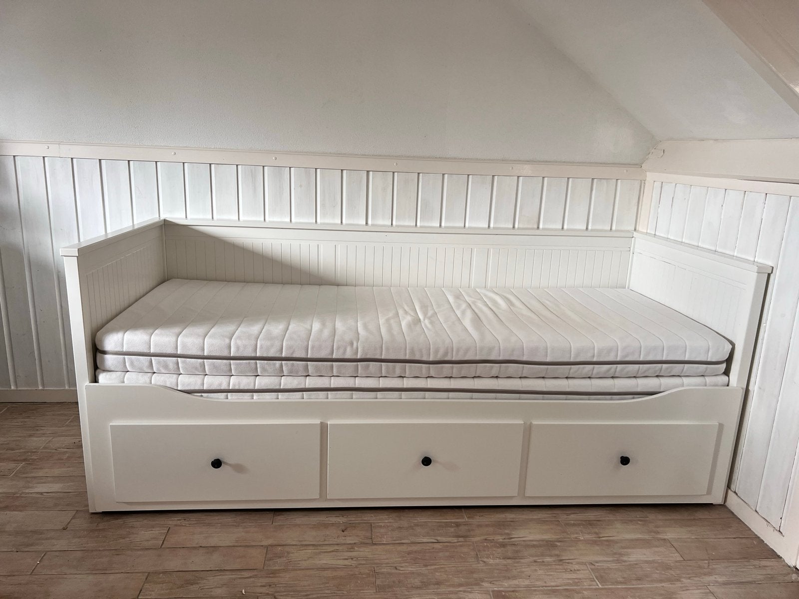 IKEA Hemnes uitschuifbed inclusief 2 matrassen, Wit, Tweepersoons, Ophalen of Verzenden, 200 cm