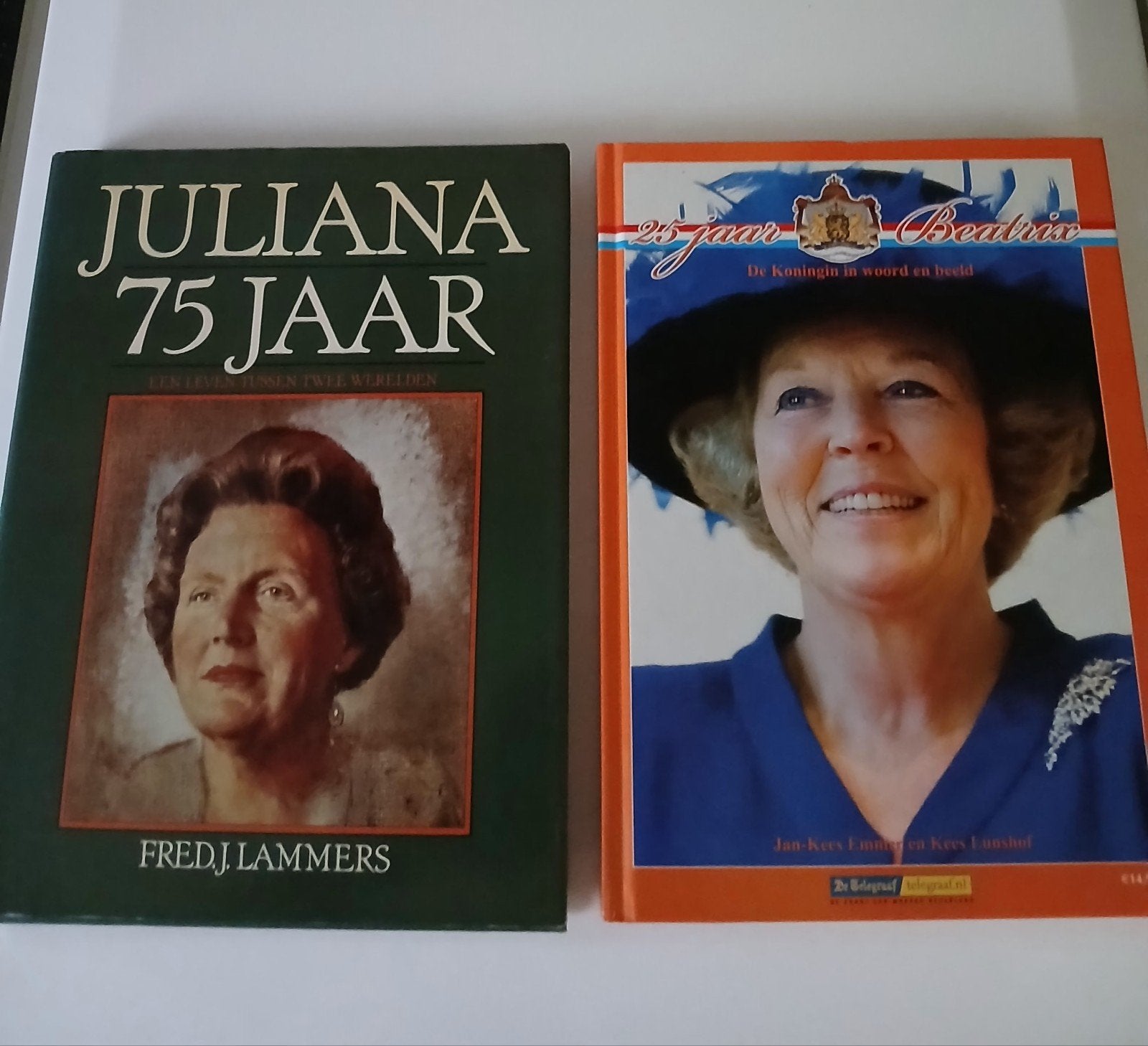 Boeken: Juliana 75 jaar & 25 jaar Beatrix, Ophalen