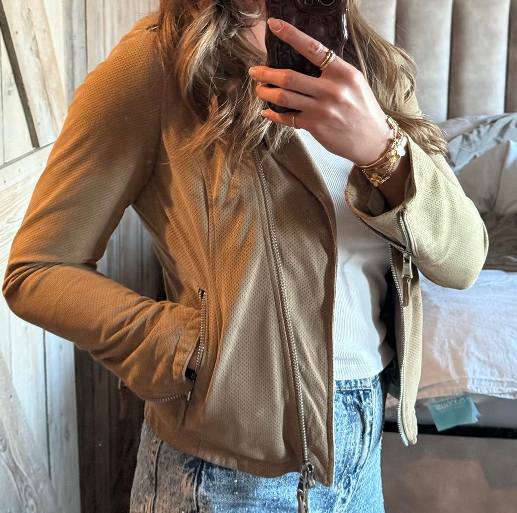 Beige / bruin suede jasje van Eleventy in maat 40, Kleding | Dames, Ophalen of Verzenden, Gedragen, Maat 38/40 (M), Beige