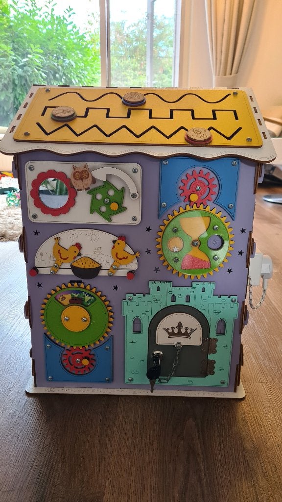 Montessori Busy Huis - Busy Board - Activiteitenbord, Ophalen of Verzenden, 10 tot 50 stukjes, Zo goed als nieuw, Van hout