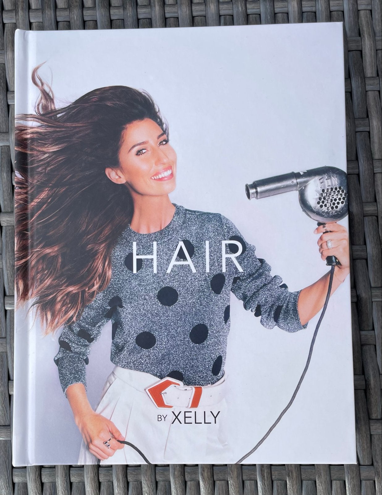 HAIR by Xelly Cabau van Kasbergen - Haarstyling Boek, Boeken, Ophalen of Verzenden, Zo goed als nieuw, Overige onderwerpen, Xelly Cabau van Kasbergen
