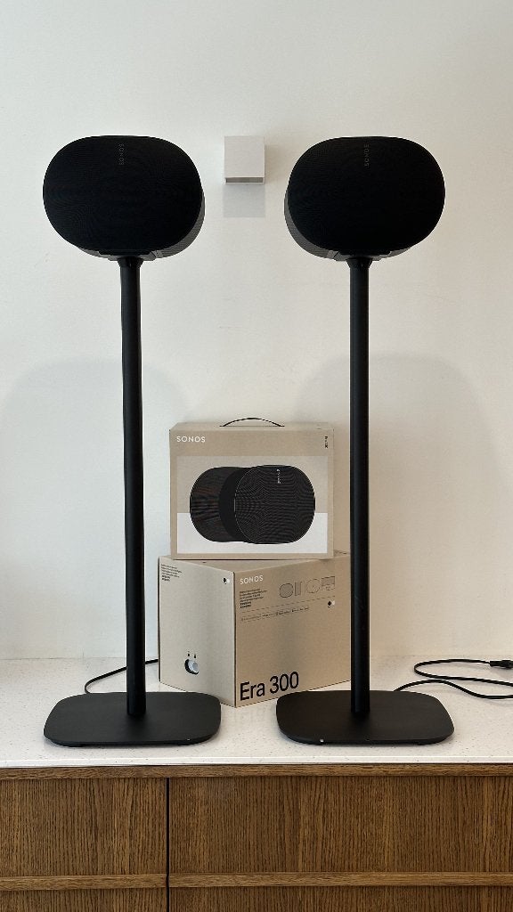 2 Sonos Era 300 Speakers & Vebos Stands -can sell separately, 150 watt of meer, Slimme speaker, Ophalen of Verzenden, Zo goed als nieuw