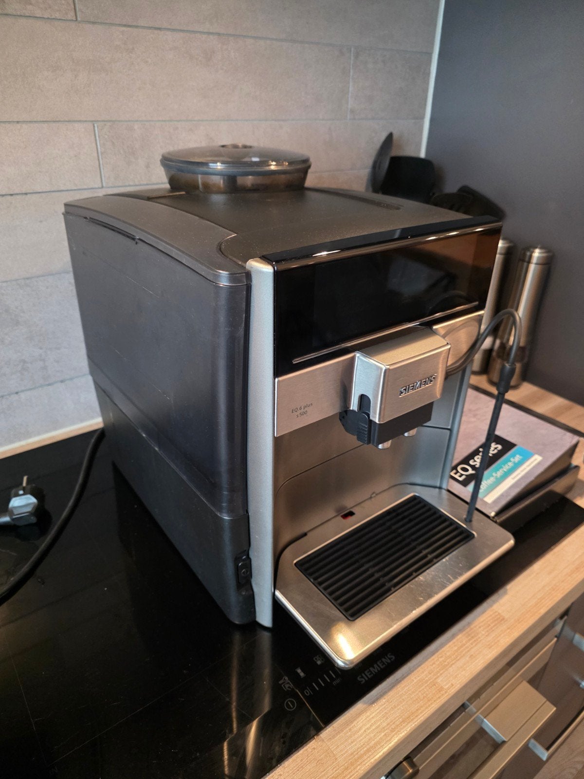 Siemens EQ.6 plus s500 koffiemachine met hele lichte lekkage, Ophalen, Gebruikt, Koffiemachine, Koffiebonen
