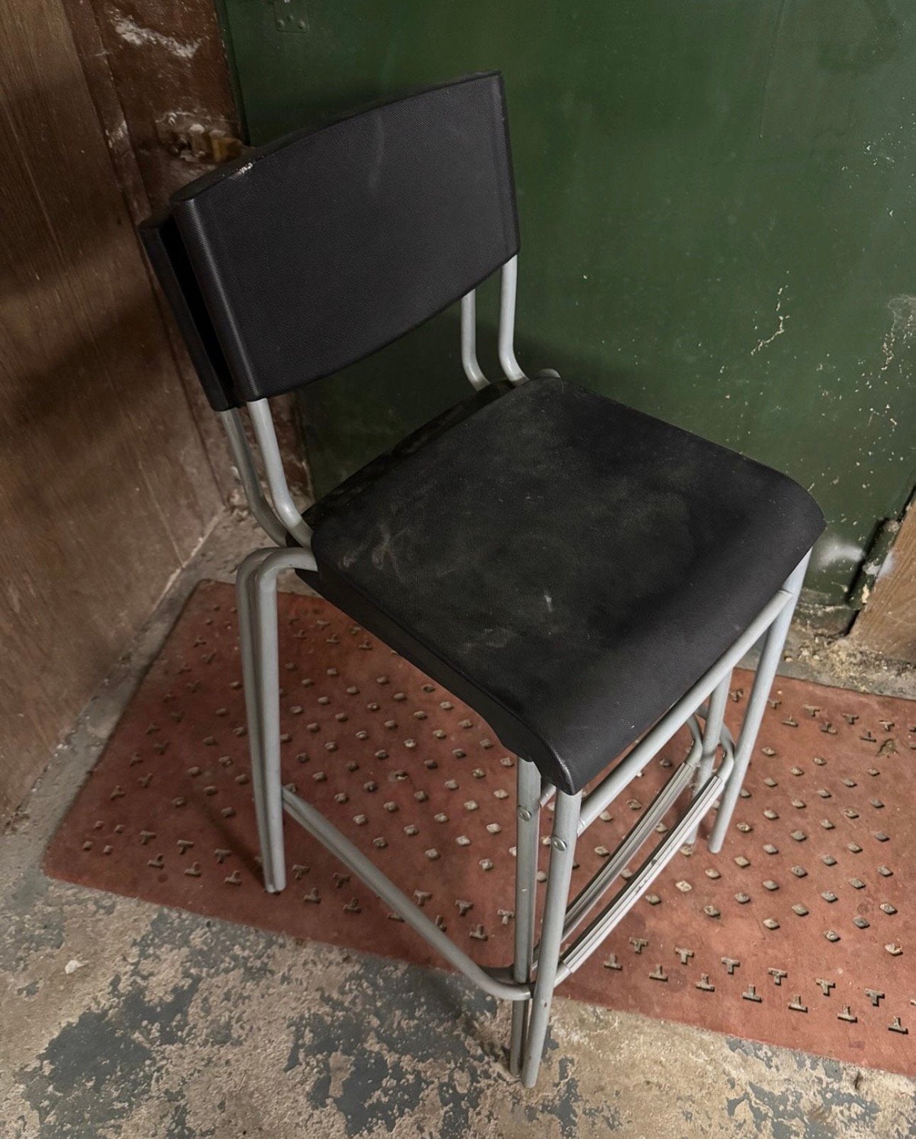 5 stuks hoge zwarte barstoelen 33x34x75, Huis en Inrichting, Ophalen, Zo goed als nieuw, Zwart