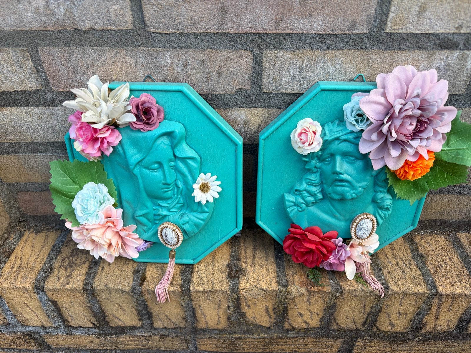 Ibiza-stijl wanddecoratie met bloemen en bustes, Ophalen