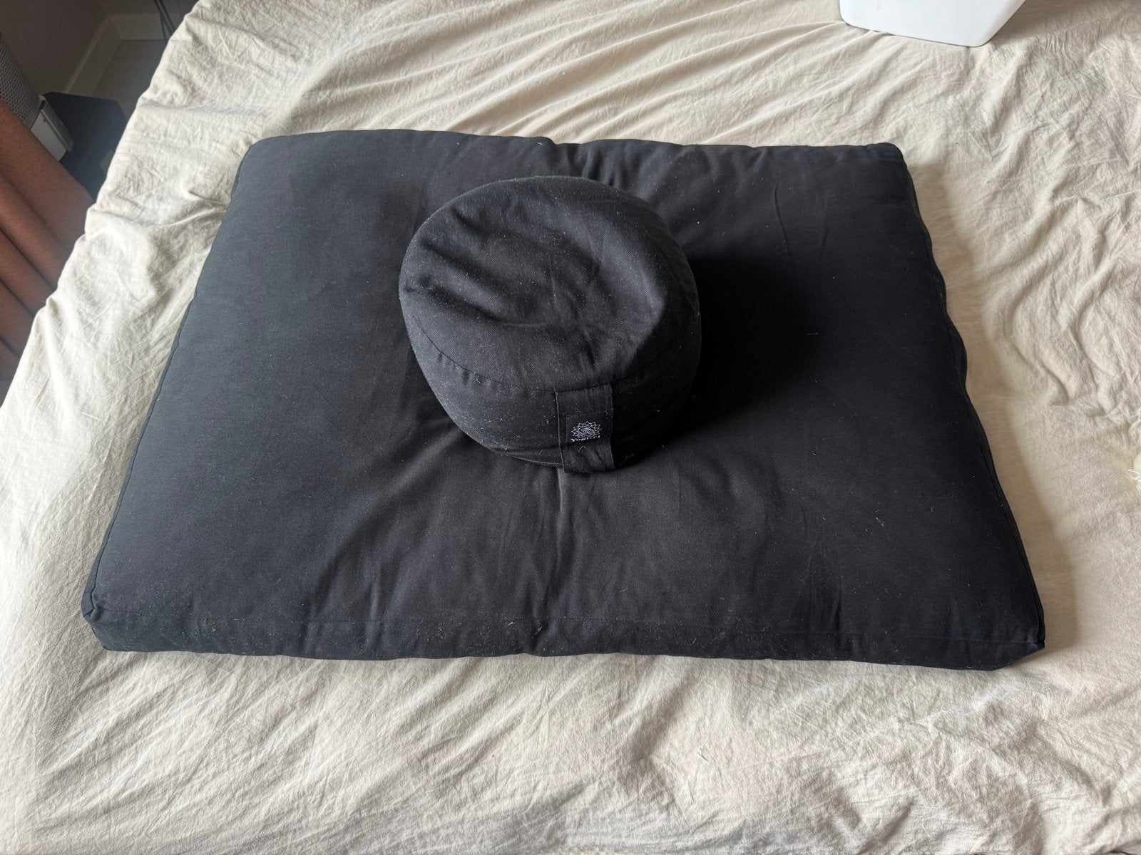 Yogitri meditatiekussen en mat - Zwart, Ophalen of Verzenden, Zo goed als nieuw, Yoga-accessoire