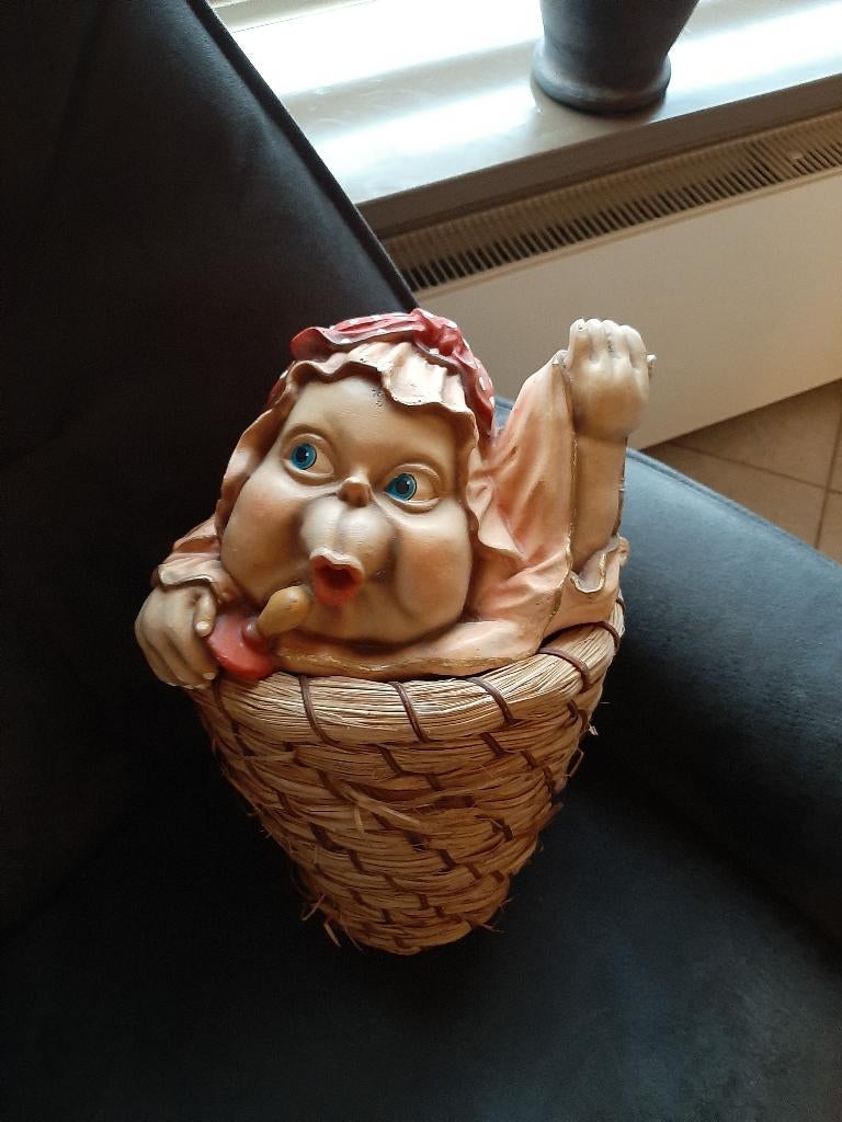laven efteling baby in mand zonder deksel, Verzamelen, Efteling, Ophalen of Verzenden, Zo goed als nieuw, Beeldje of Poppetje