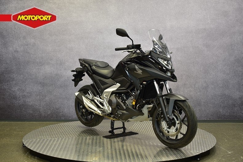 Honda NC 750 X DCT (bj 2023), Info@motoportwormerveer.nl, Honda Motor Europe, Bedrijf, Crystal Bldng B-Unit B11.2 Rivium Blv200
2909 LK  Capelle aan den IJsel, NL