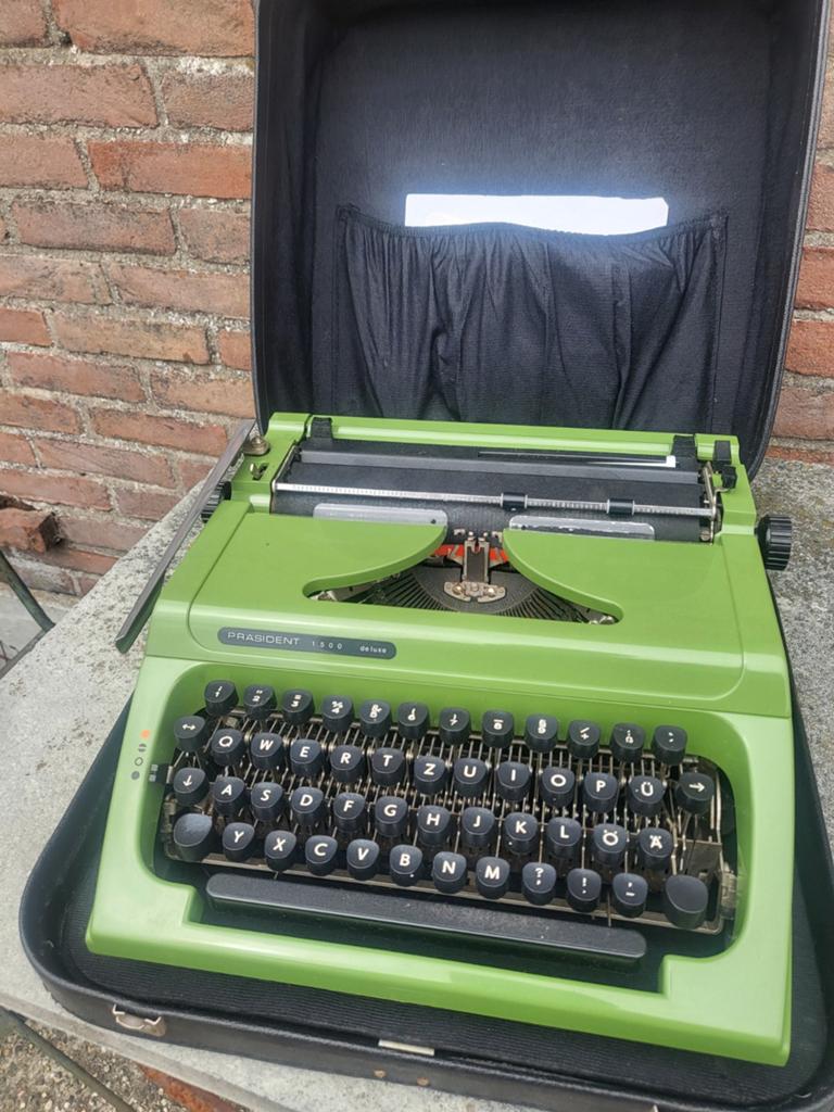 Oude typemachine in koffer., Ophalen of Verzenden, Gebruikt