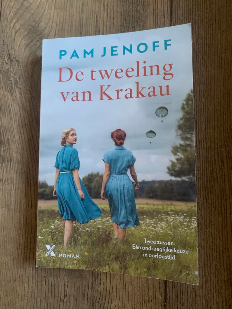 De tweeling van Krakau - Pam Jenoff (Roman), Ophalen of Verzenden, Zo goed als nieuw, Europa overig