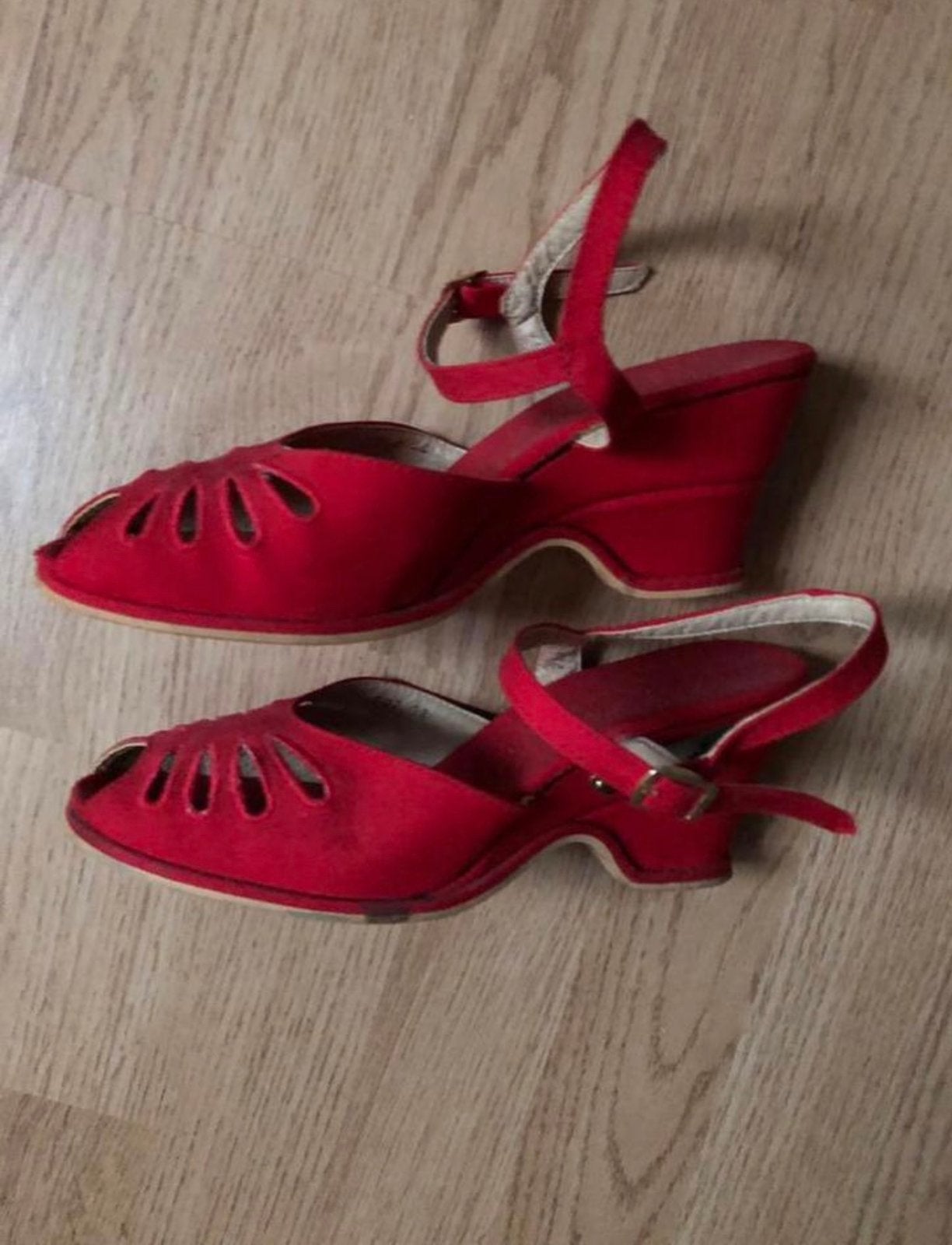 Rode schoenen met hakje, Ophalen of Verzenden, Gedragen, Rood