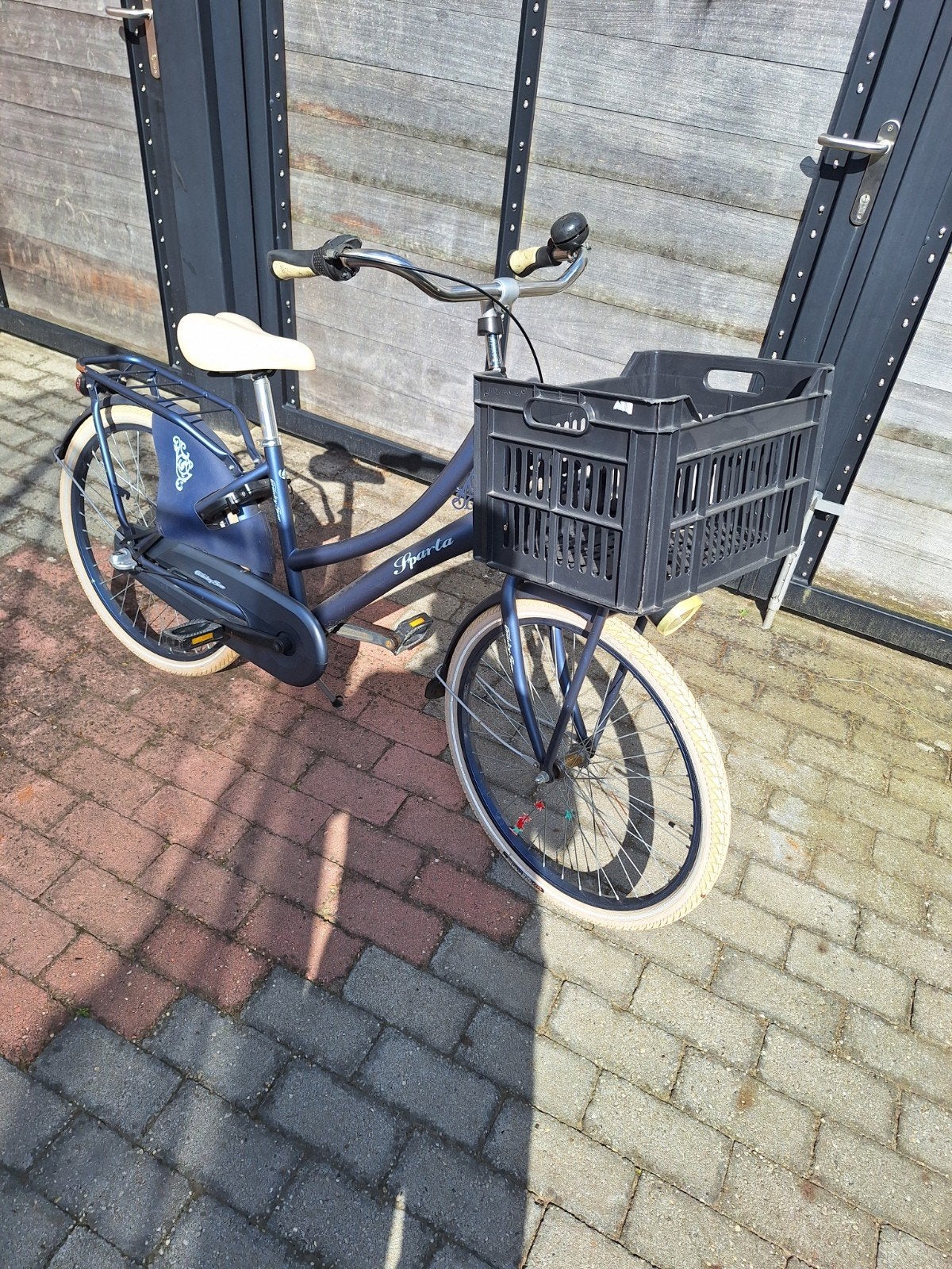 Sparta Transportfiets met krat, Fietsen en Brommers, Fietsen | Dames | Damesfietsen, Ophalen, Terugtraprem, Sparta, Gebruikt