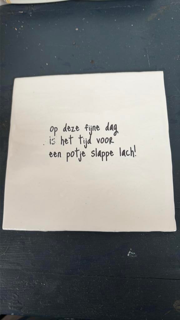 Tegel met tekst slappe lach, Ophalen of Verzenden, Nieuw, Overig