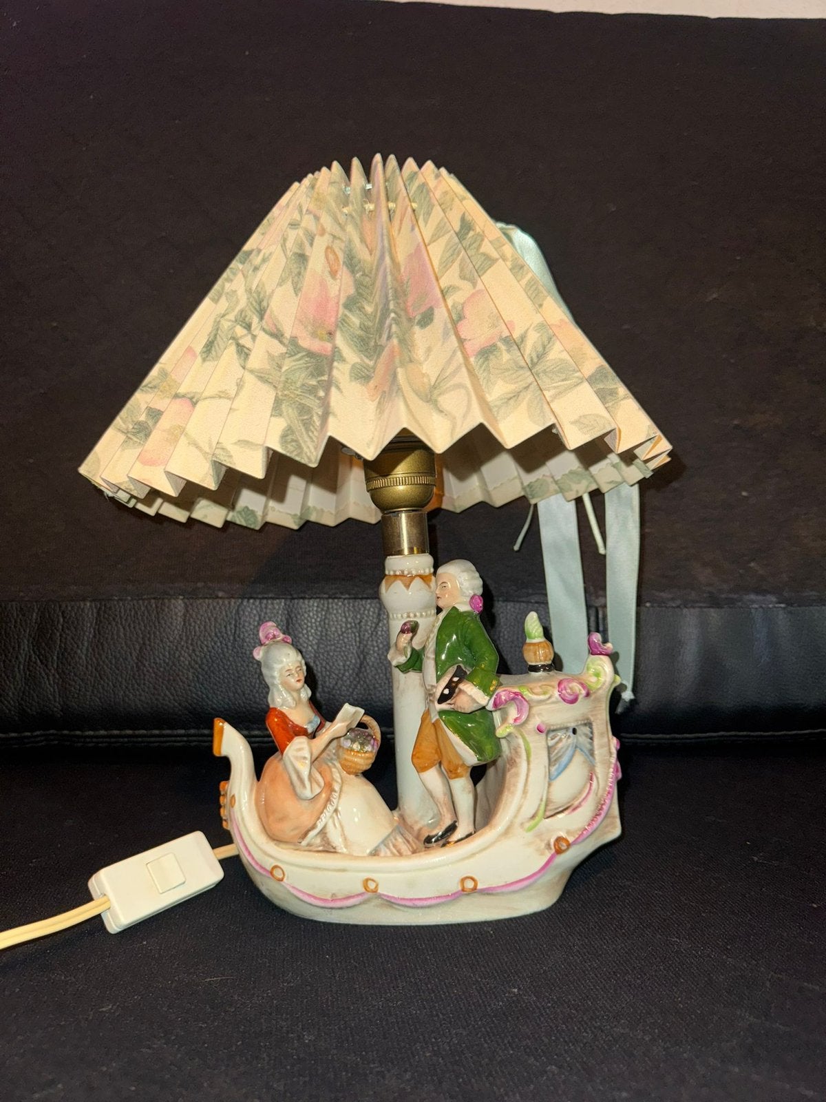 Porseleinen lamp, Antiek en Kunst, Antiek | Lampen, Ophalen of Verzenden
