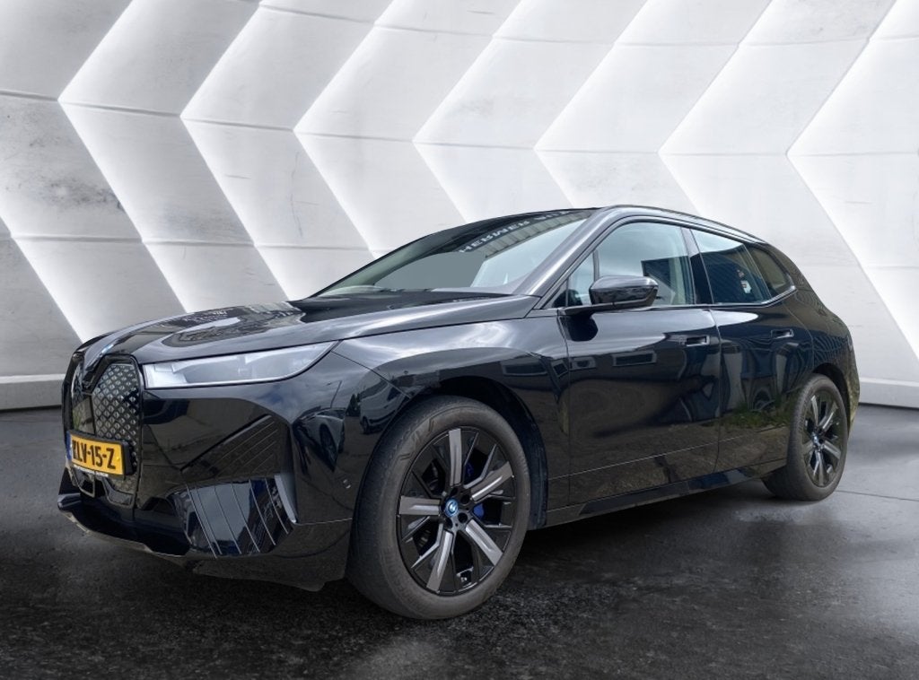 BMW iX xDrive40 Sport Ed. (bj 2023, automaat), Auto's, BMW, Automaat, 0 cilinders, Gebruikt, 327 pk