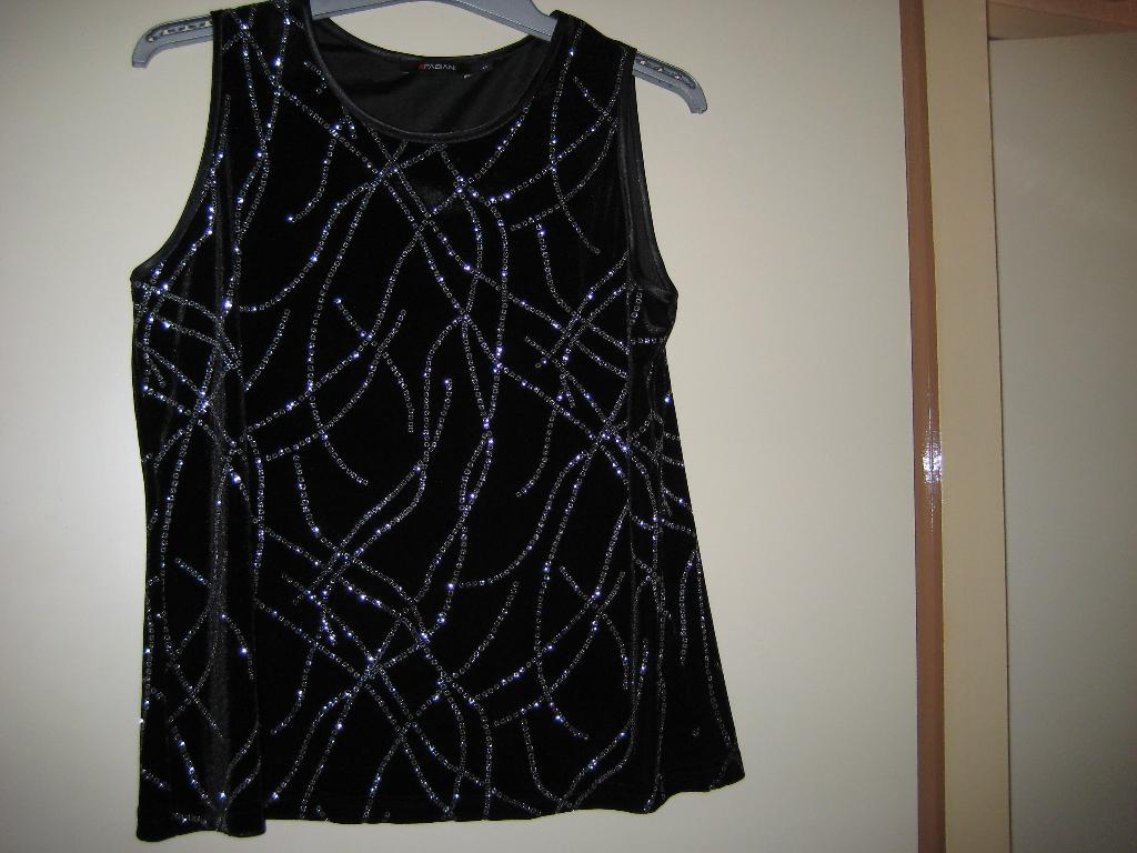 Zwart top, 44, met pailletten, Kleding | Dames, Tops, Zwart, Maat 42/44 (L), Ophalen of Verzenden, Zo goed als nieuw