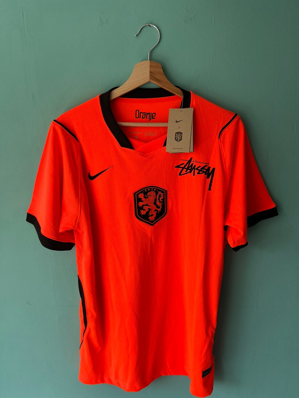 Nederlands elftal thuisshirt WK 2026 Stüssy  Maat L, Maat 52/54 (L), Nieuw, Oranje, Ophalen of Verzenden