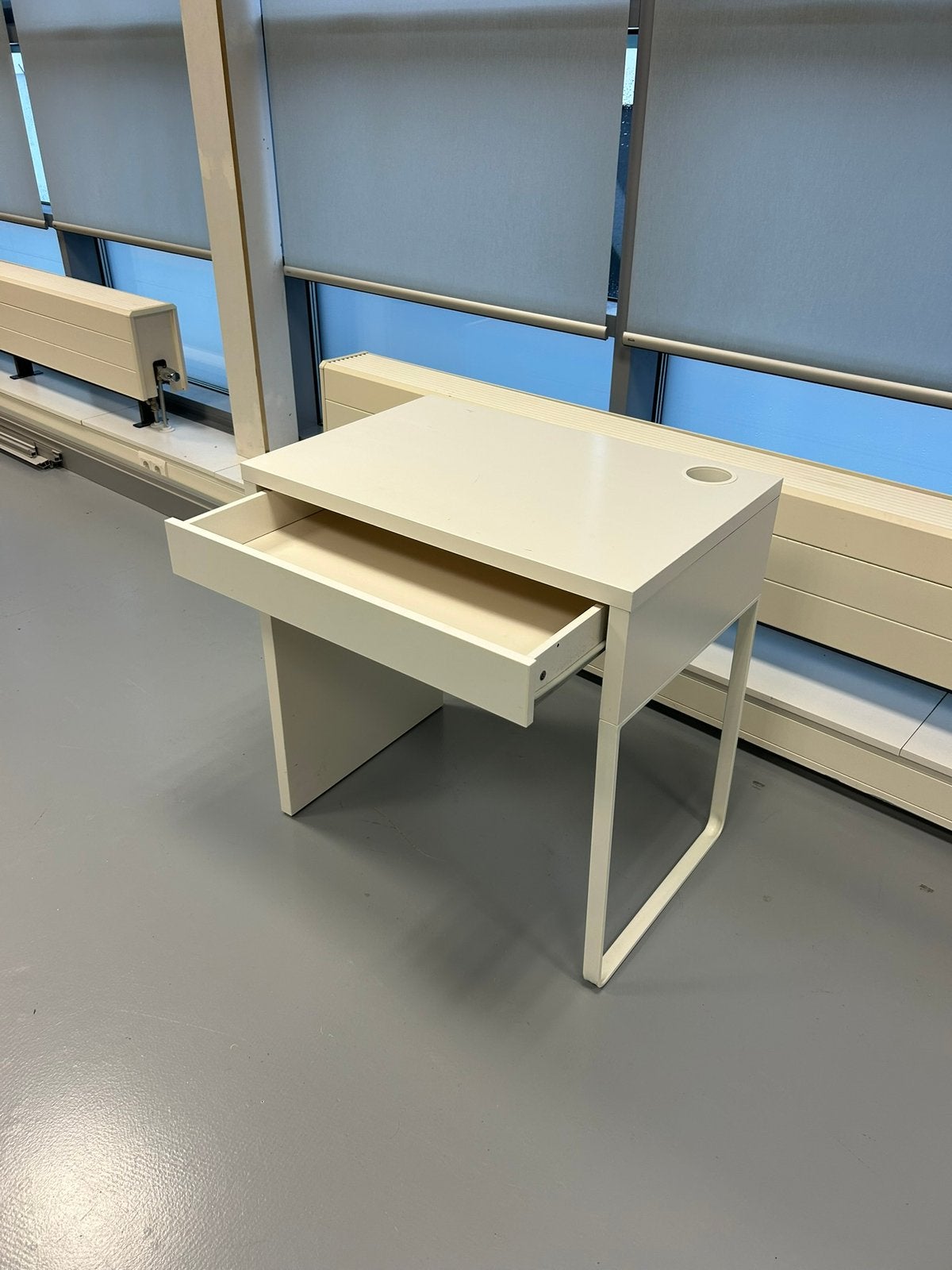 Wit ikea bureautje, Ophalen, Overige typen, Gebruikt, 73 cm