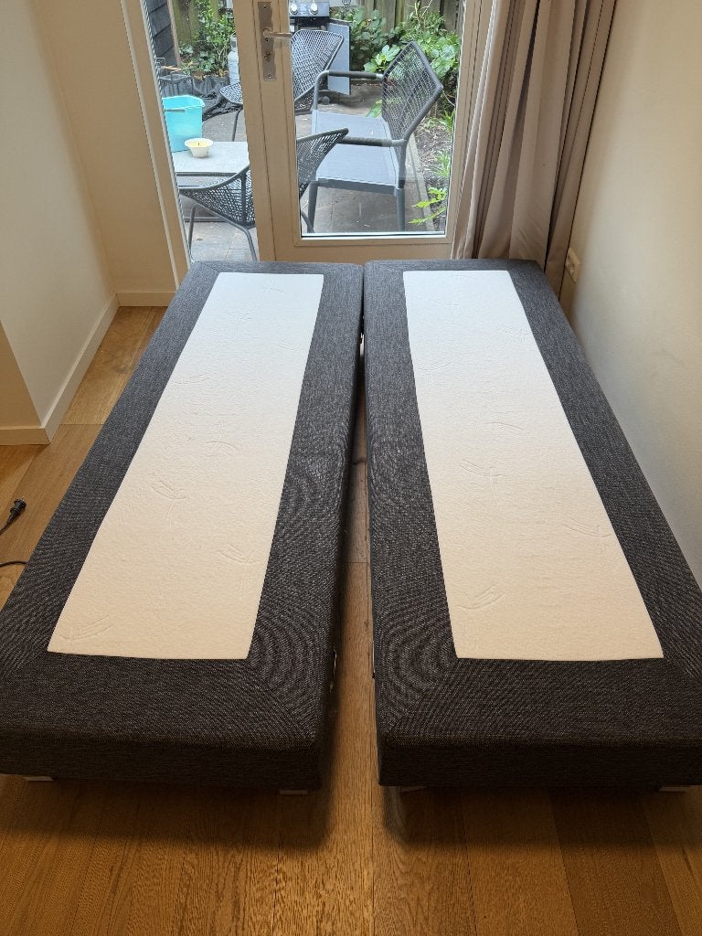 KEA ESPEVÄR Boxspringbodems met pootjes – Donkergrijs – Zgan, Ophalen, Zo goed als nieuw, Twijfelaar, Modern Scandinavisch Minimalistisch
