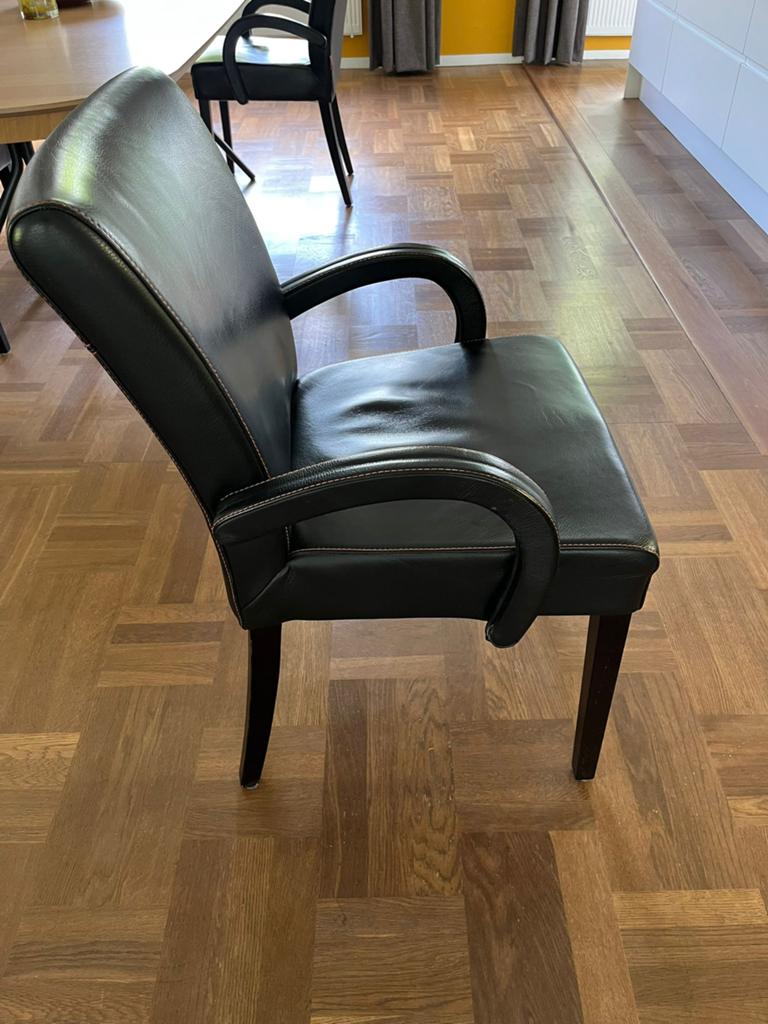 4 prachtige eetkamer stoelen zwart leer, Ophalen, Zo goed als nieuw, Zwart, Leer