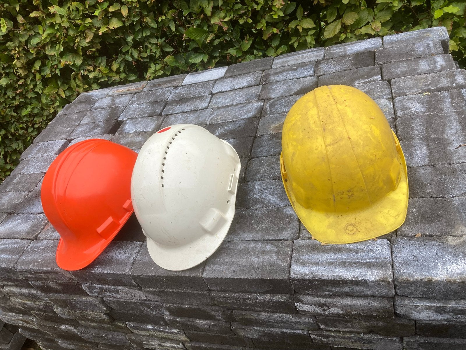 3 Bouwhelmen per direct beschikbaar, Ophalen of Verzenden, Gebruikt