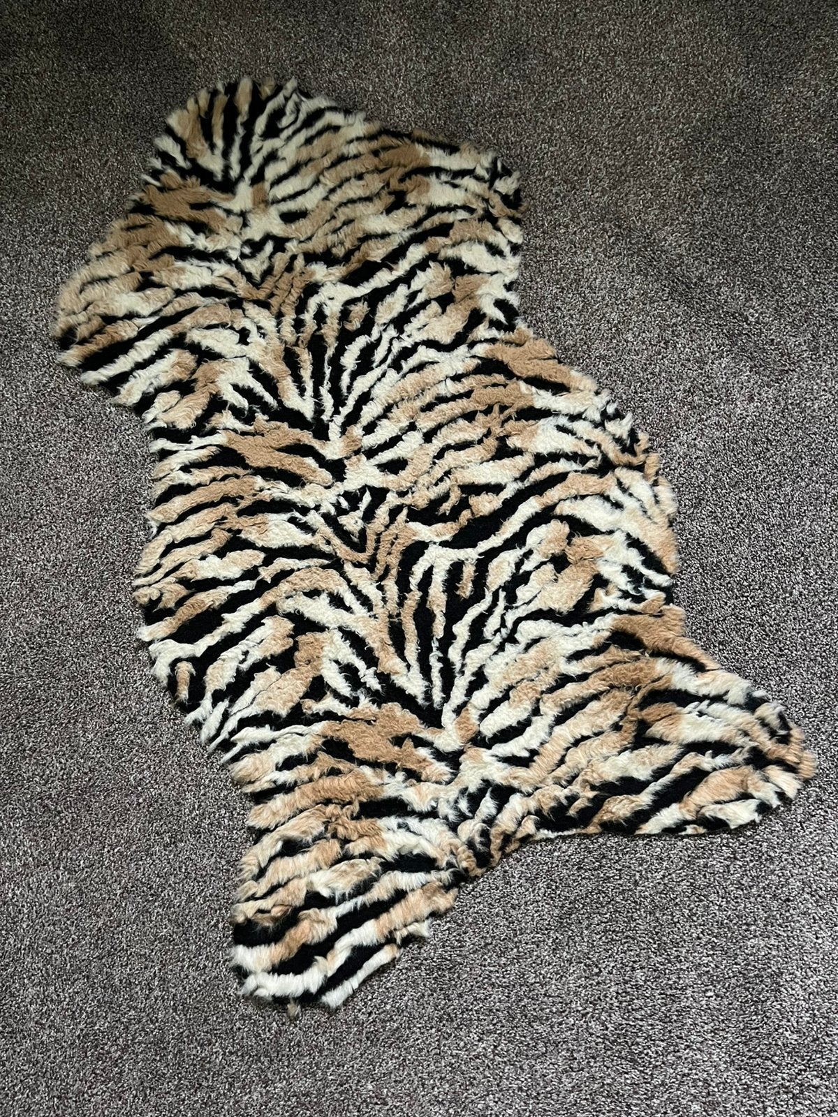 Vloerkleedje panter, Huis en Inrichting, Stoffering | Tapijten en Kleden, Ophalen of Verzenden, Zo goed als nieuw, Rechthoekig