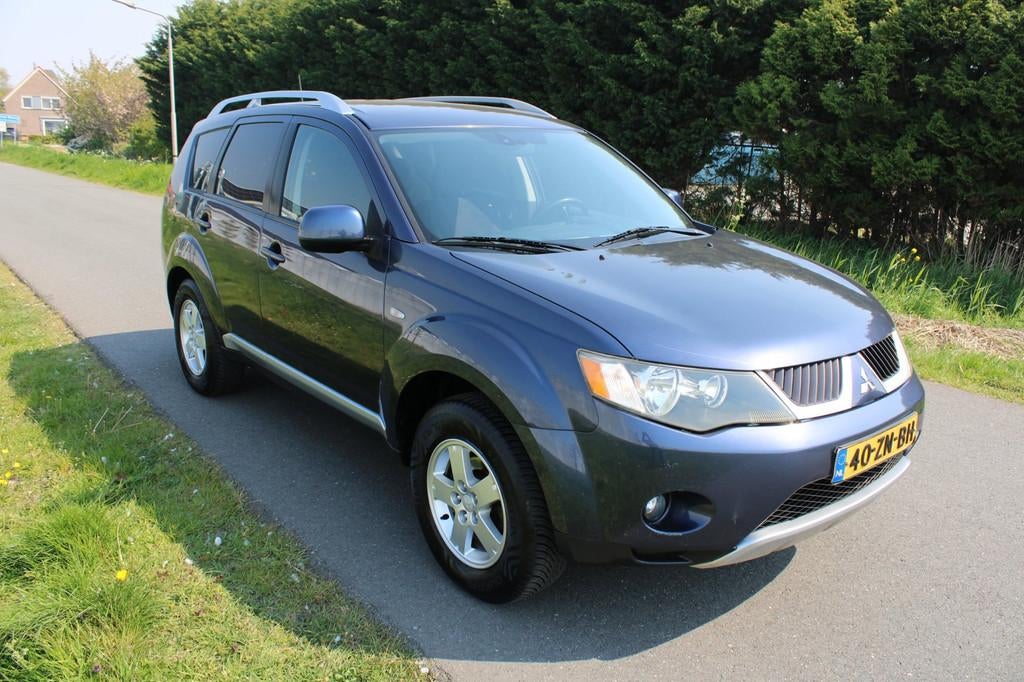 Mitsubishi Outlander 2.4 Intense+ 4x4 7 Persoons, Auto's, 4 cilinders, Blauw, 7 stoelen, Handgeschakeld