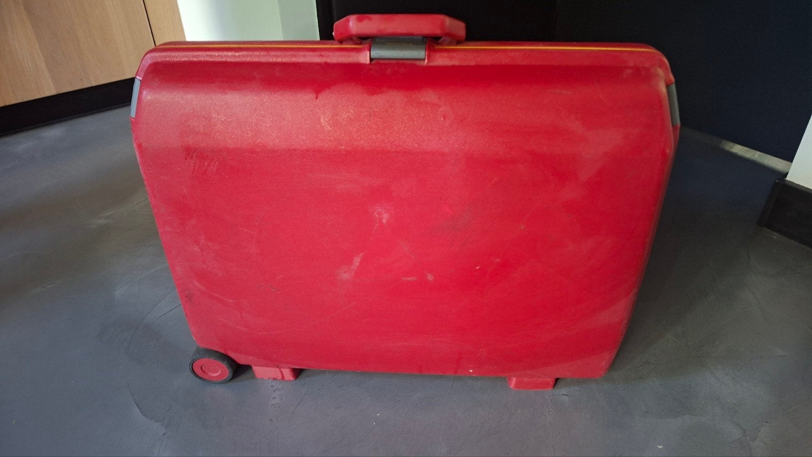 Samsonite Koffer Rood/roze - 67x51x22 cm - Gebruikt maar goe, Sieraden, Tassen en Uiterlijk, Koffers, Gebruikt, Hard kunststof
