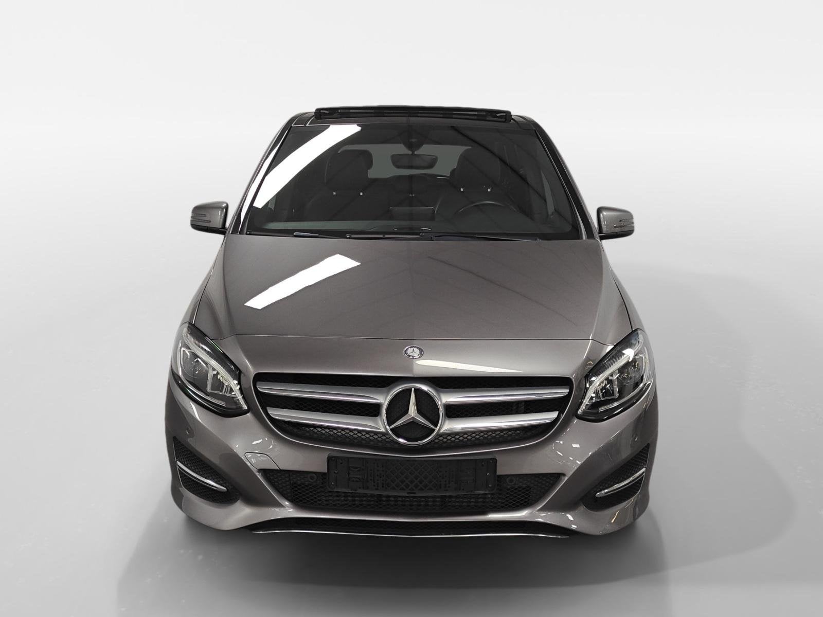 Mercedes-Benz B-klasse 180 Ambition AUTOMAAT NAVI TREKHAAK L, Auto's, 12 maanden, 1325 kg, Gebruikt, 4 cilinders