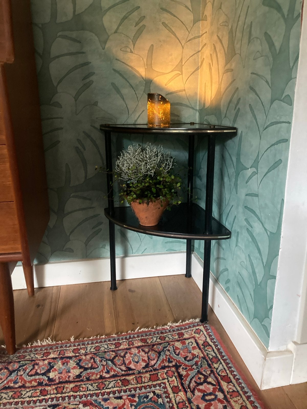 Vintage Hoektafel - Zwart met Goudkleurige Details, Huis en Inrichting, 45 tot 60 cm, Minder dan 55 cm, Gebruikt, Metaal of Aluminium