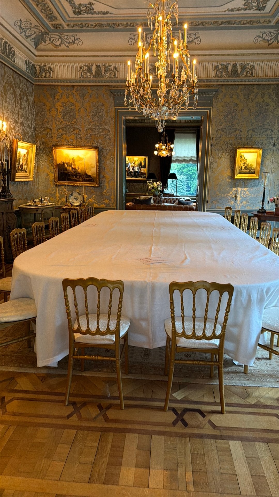 50 stapelstoel Napoleon goud met beige kussen, Huis en Inrichting, Stoelen, Ophalen, Kunststof, Overige kleuren, Nieuw