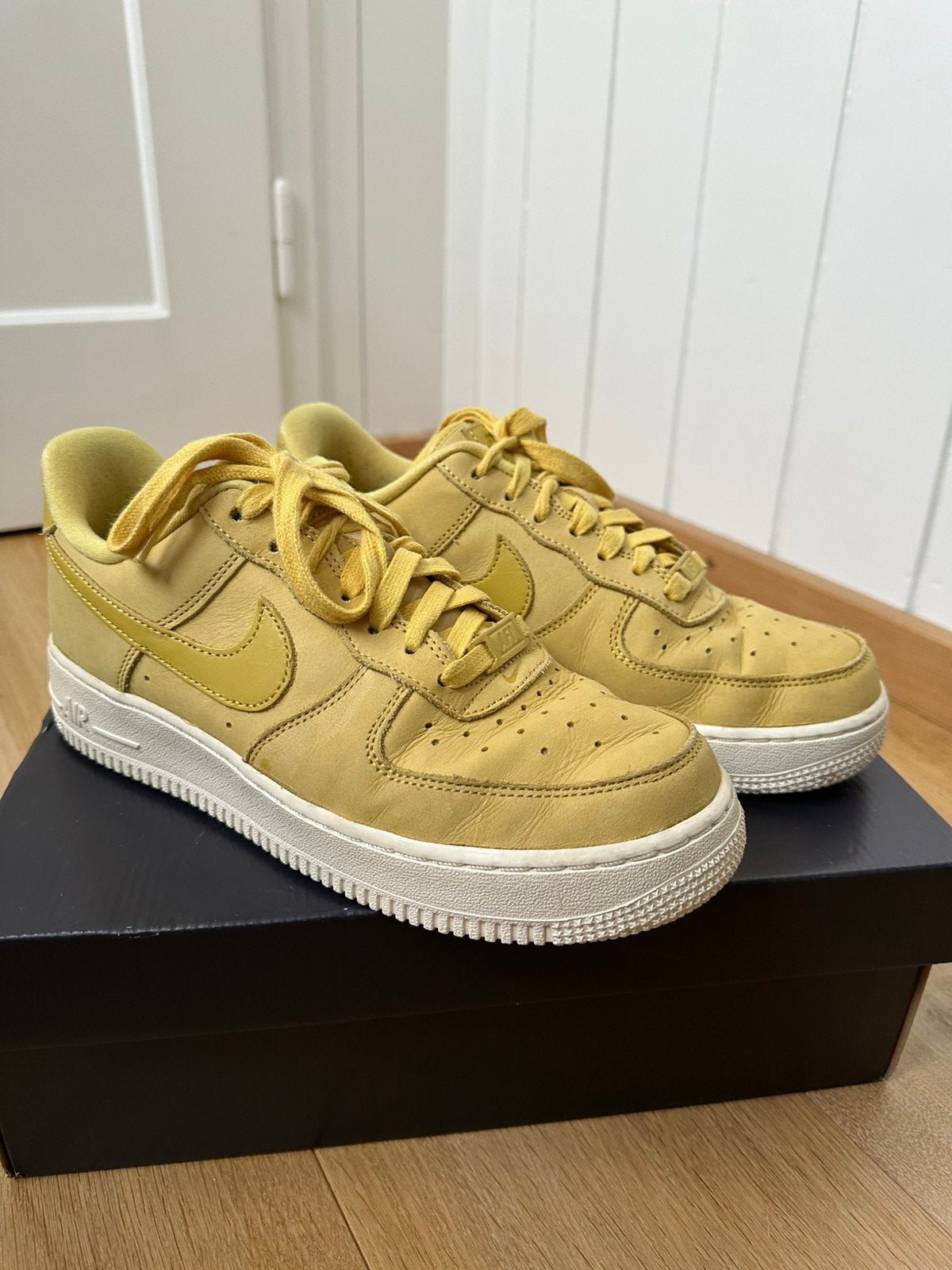 Nike Air Force 1 maat 39, Kleding | Dames, Schoenen, Geel, Ophalen of Verzenden, Sneakers of Gympen, Zo goed als nieuw
