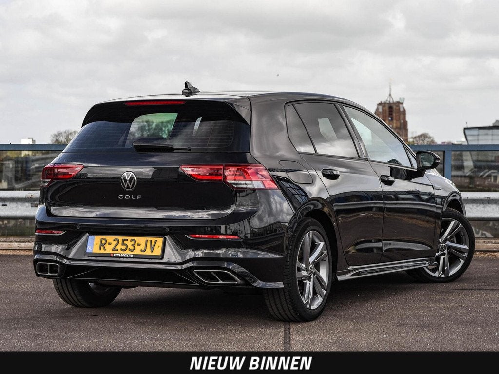 Volkswagen Golf 1.5 eTSI R-Line 150 PK Automaat Camera Sfeer, 4 cilinders, 150 pk, Zwart, Bedrijf