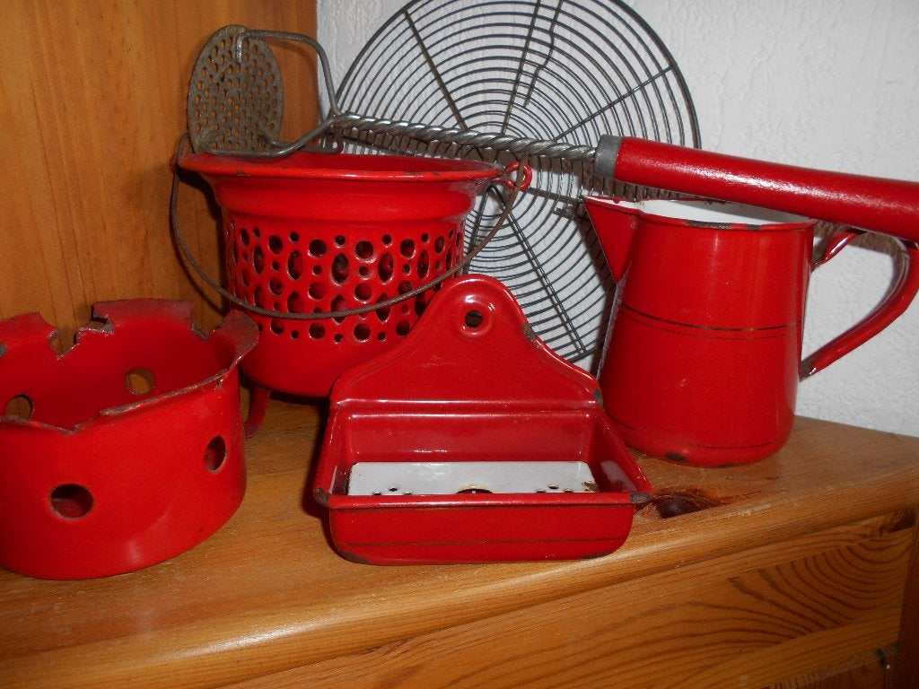 Rood emaille zeepbakje , kannetje , thee lichtje, Ophalen of Verzenden